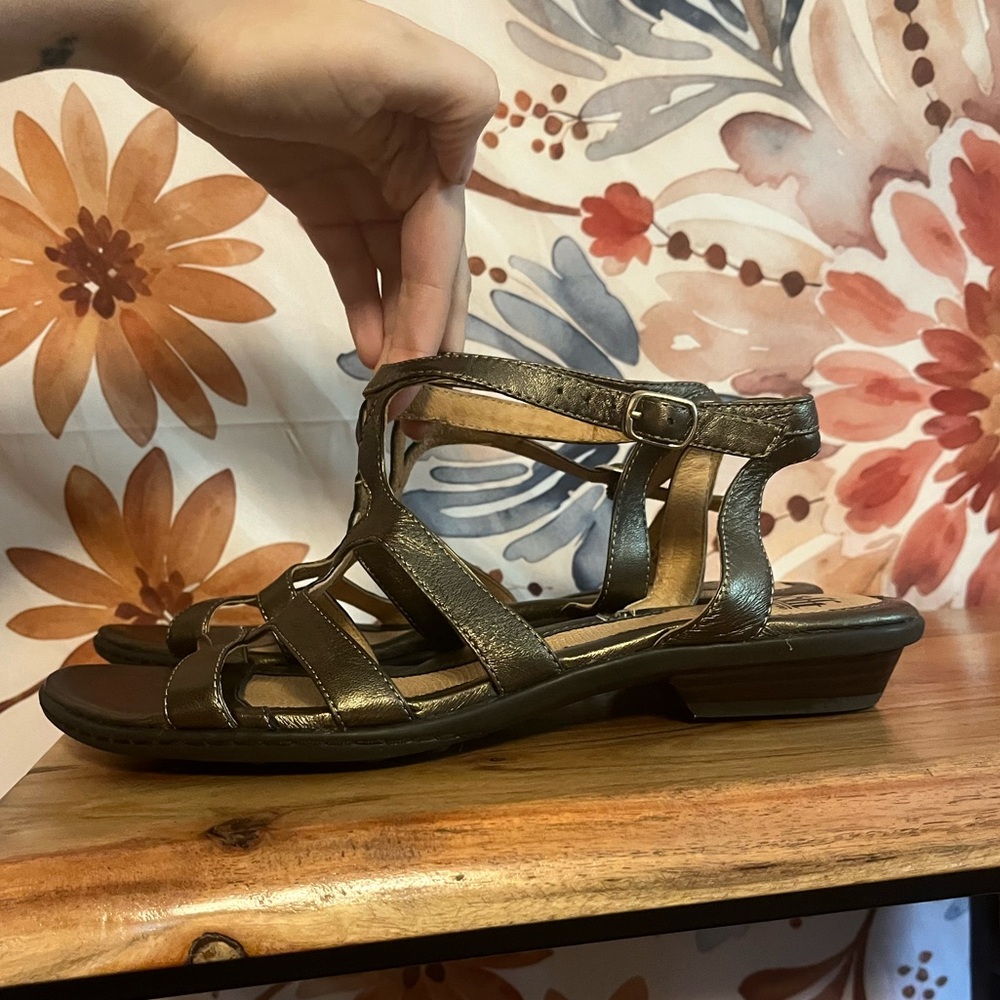 Sofft 10N Bronze Brown Tan Strappy Casual Preppy City Vacation Summer Sandals